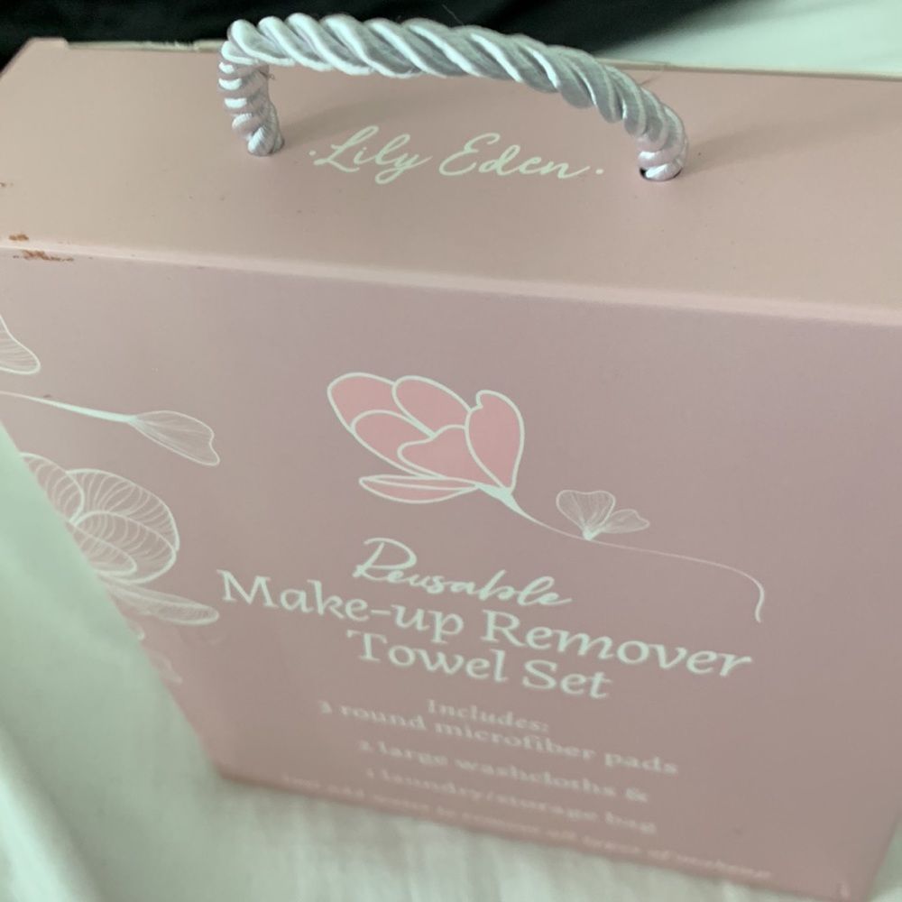 NIB, Lily Eden Reusable Make-up Remover Towel Set